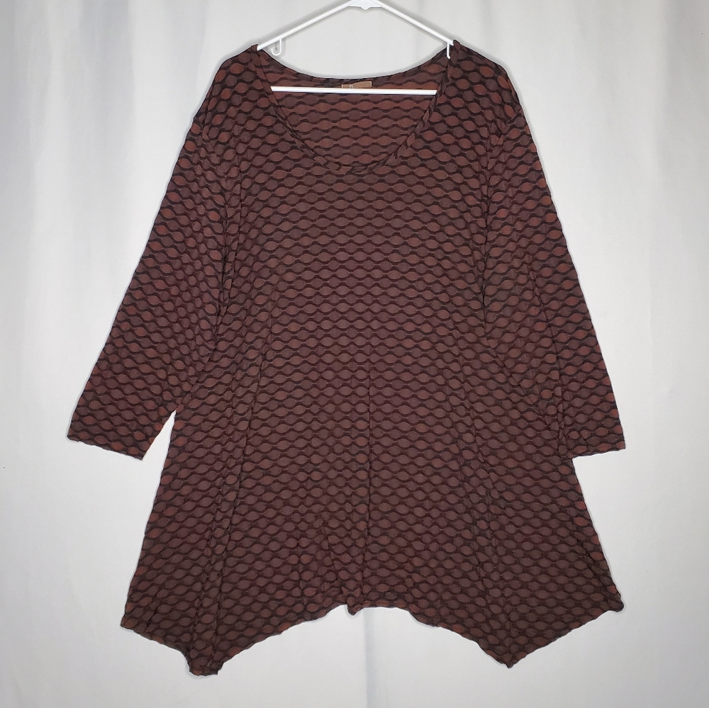 Tianello Top Womens 1X Brown 3D‎ Textured Long Sleeve Asymetric Hem Artsy Boho